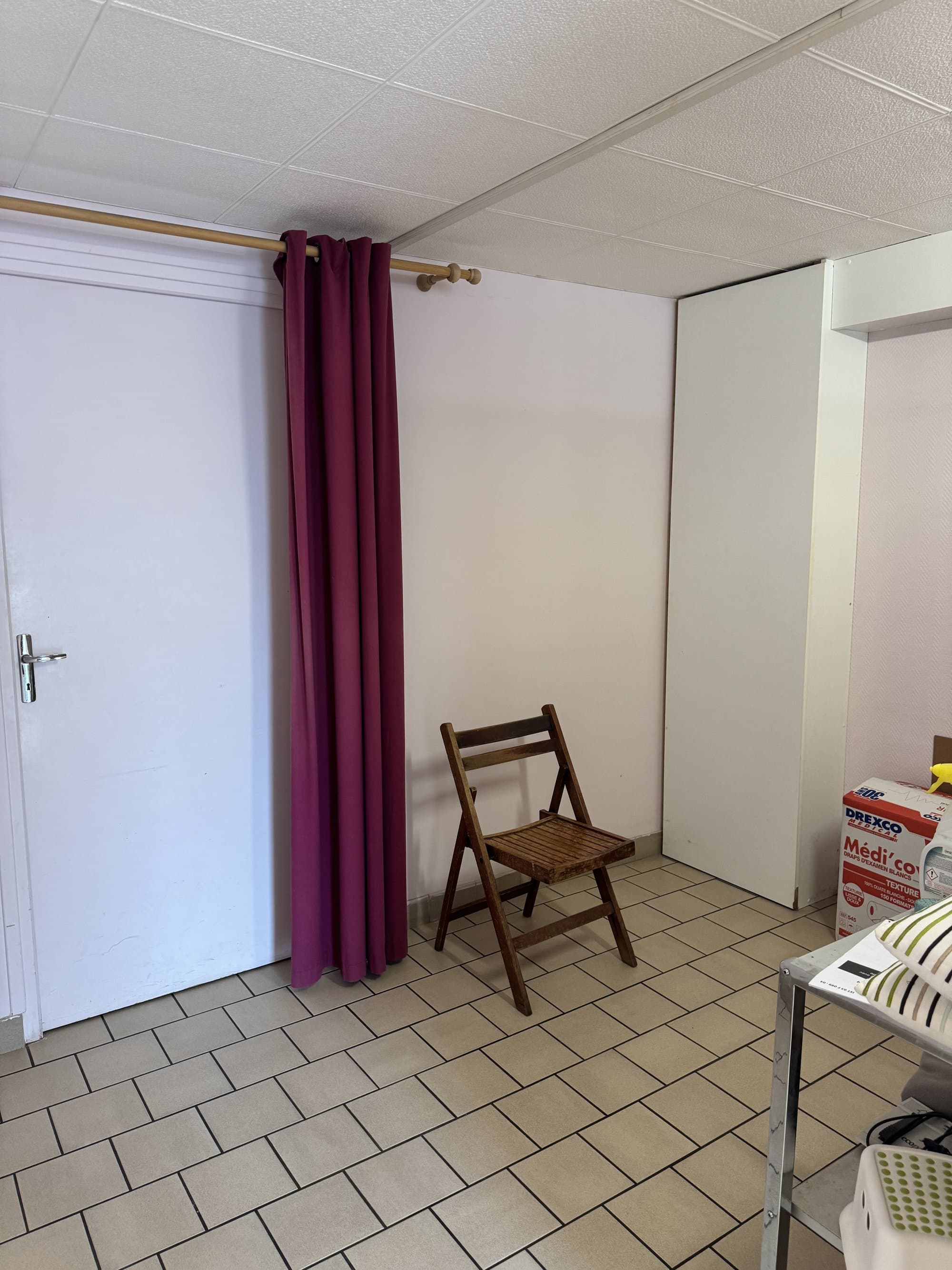 Local en maison de santé - Bonnières-sur-Seine - 20 m²
