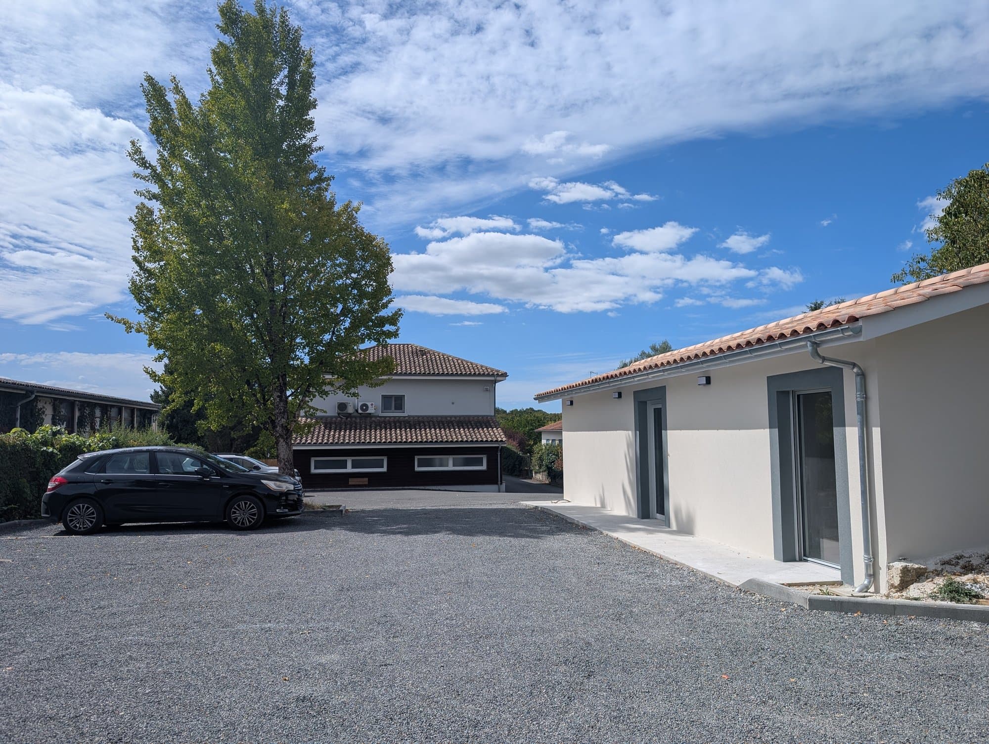 Local en maison de santé - Targon - 15 m²