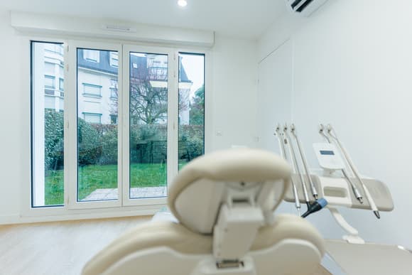 Recherche chirugien-dentiste h/f sur antony