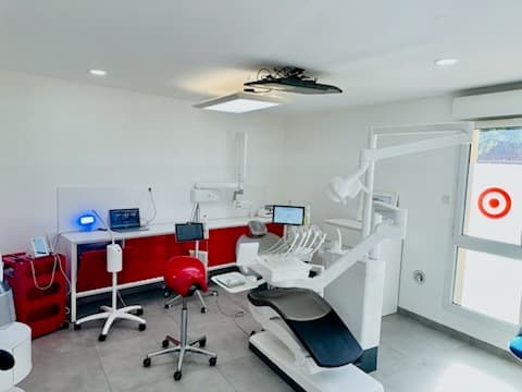 🦷 sydel · ennery (57) – cabinet 3 fauteuils (ortho et implanto), forte patientèle · réf. 5701