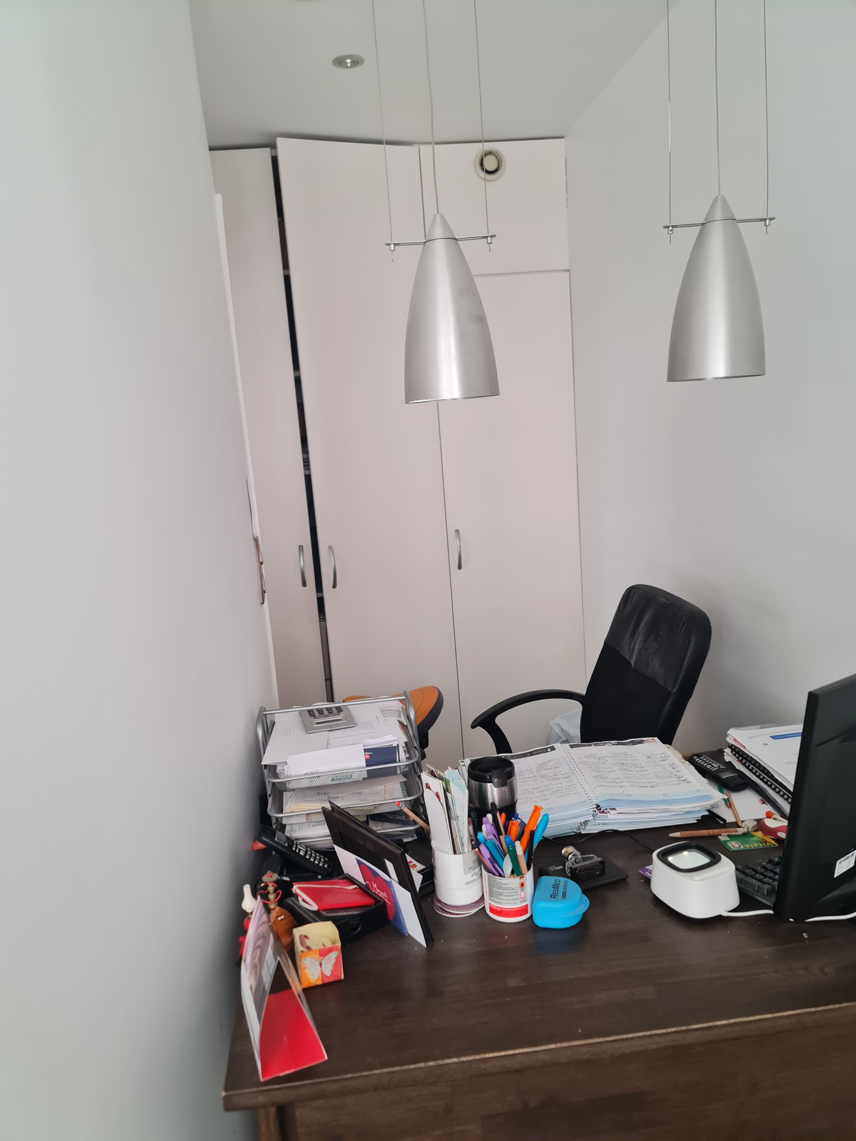 vends cabinet  et murs