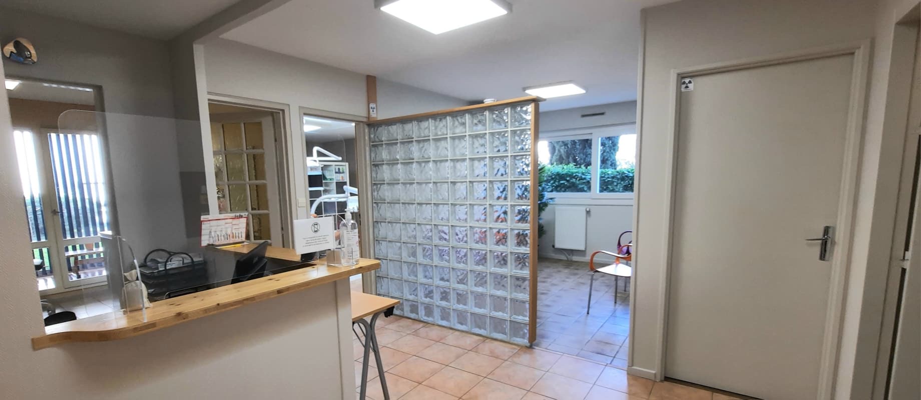 Cabinet clé en main – 2 fauteuils