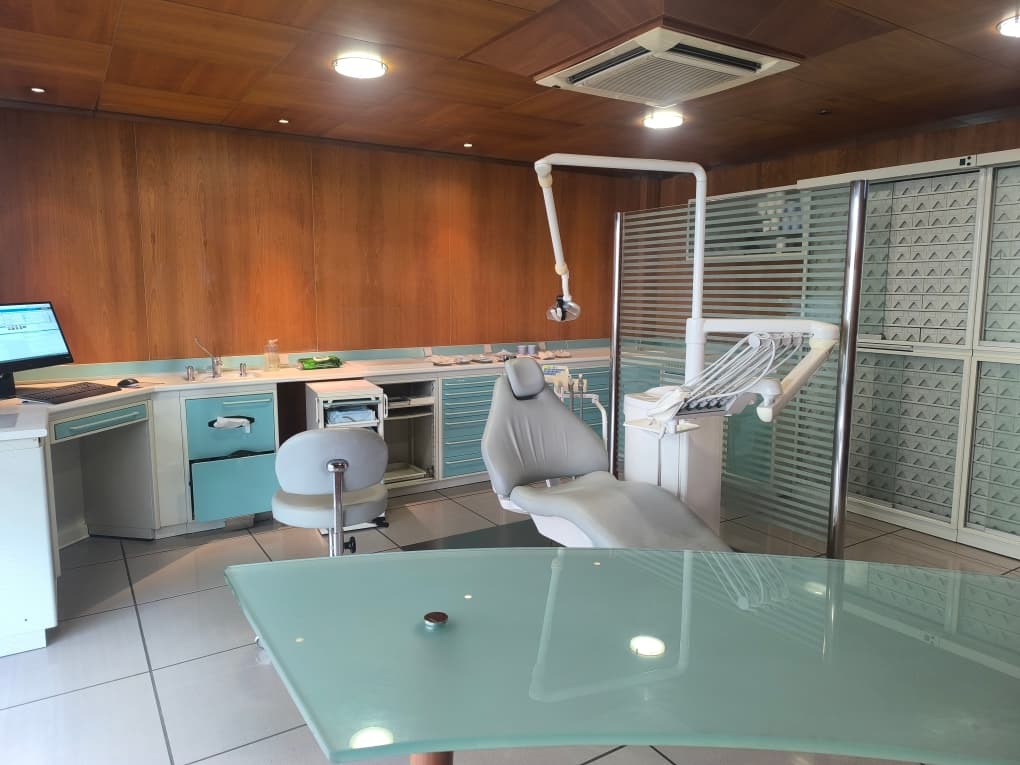 VENDS MURS aménagés pour la  PRATIQUE DENTAIRE
