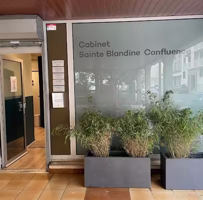 Salle de soin dans cabinet pluridisciplinaire lyon confluence (69002)