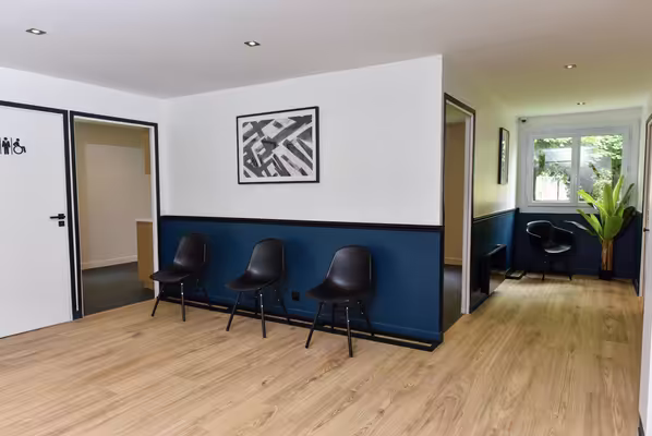 2 salles de consultation disponibles dans un cabinet entièrement rénové par architecte à montigny le bretonneux