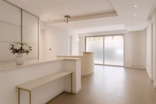 Cabinet médical / Paramédical 4 à 5 cabinets / 111m2 / 395K€ fai