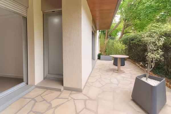 Cabinet médical / Paramédical 4 à 5 cabinets / 111m2 / 395K€ fai