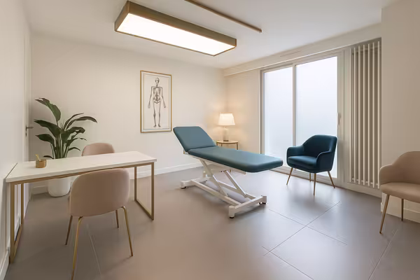 Cabinet médical / Paramédical 4 à 5 cabinets / 111m2 / 395K€ fai