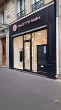 Superbe boutique, vitrine sur rue très passante, 60m2 avec sous sol ; 5mn métro voltaire, mairie du 11eme