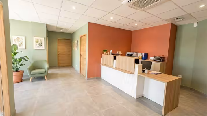 Opportunité unique : cabinet spacieux et indépendant à louer au cœur de la msp de mouans-sartoux (06)