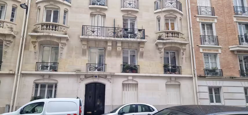 Location bureau dans cabinet de groupe  en rdc paris 15  au pieds des transports
