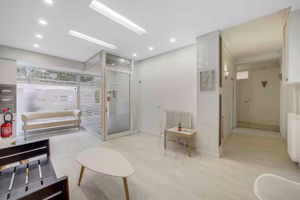 Location salle de consultation (9m2) 690€