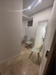 Paris 18 - Lamarck-Caulaincourt : cabinet médical / paramédical - 22m2 - refait à neuf
