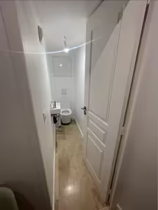 Paris 18 - Lamarck-Caulaincourt : cabinet médical / paramédical - 22m2 - refait à neuf