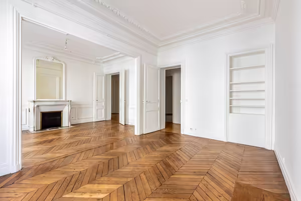 Paris 4e – Très belle surface pour professions libérales au cœur du quartier Arsenal.