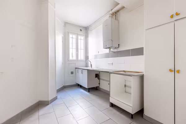 Paris 4e – Très belle surface pour professions libérales au cœur du quartier Arsenal.