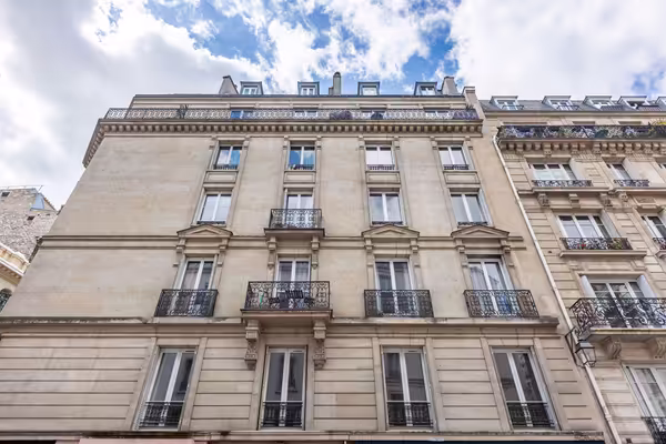 Paris 4e – Très belle surface pour professions libérales au cœur du quartier Arsenal.