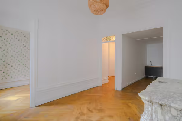 Rez de chaussée jean macé : 3 pièces 73m² lumineux et bien desservi