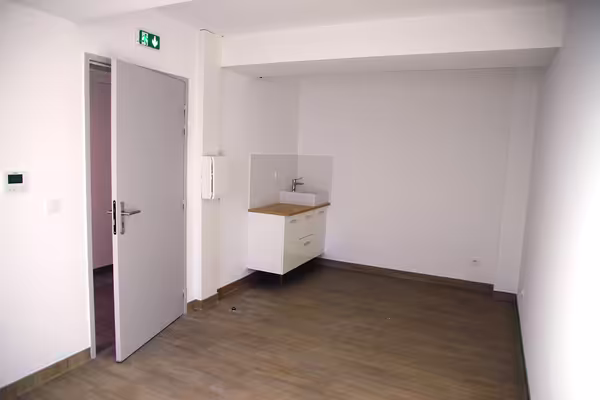 Poyanne — pôle de santé en centre-bourg — 5 cabinets de 15 à 28 m²