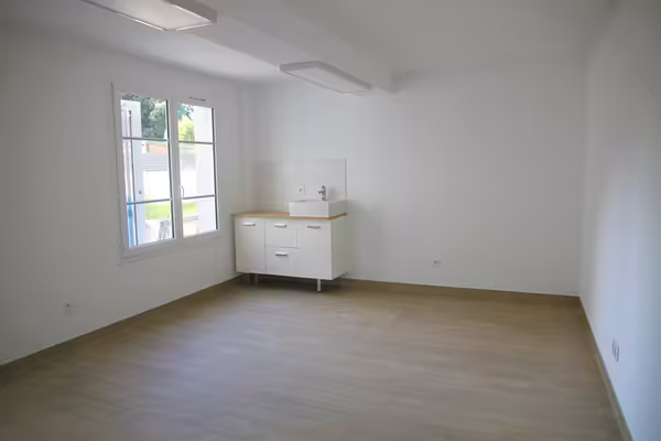 Poyanne — pôle de santé en centre-bourg — 5 cabinets de 15 à 28 m²