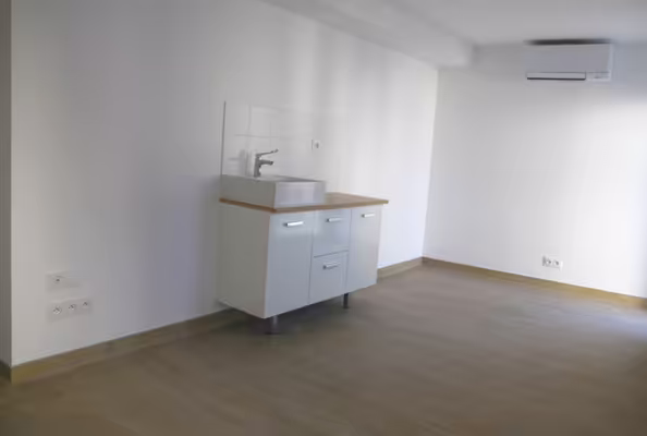 Poyanne — pôle de santé en centre-bourg — 5 cabinets de 15 à 28 m²