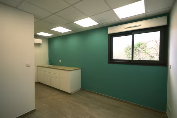 Espace de 200 m2 comprenant 3 cabinets