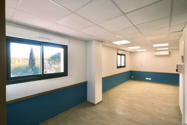 Espace de 200 m2 comprenant 3 cabinets