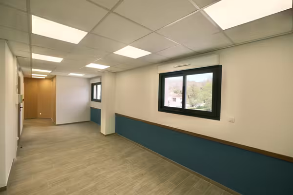 Espace de 200 m2 comprenant 3 cabinets