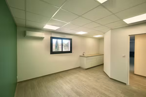 Espace de 200 m2 comprenant 3 cabinets