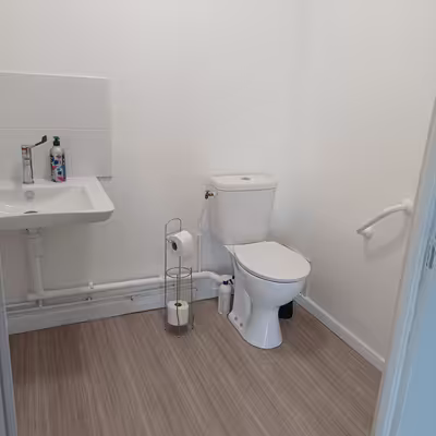 Amiens nord (ex-zfu) – bureau vide de 18 m² dans cabinet médical / paramédical (amsom) – normes pmr