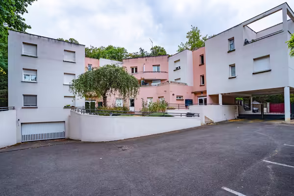 Le port-marly – local / studio 27 m² en rdc – idéal cabinet médical ou paramédical – accès pmr