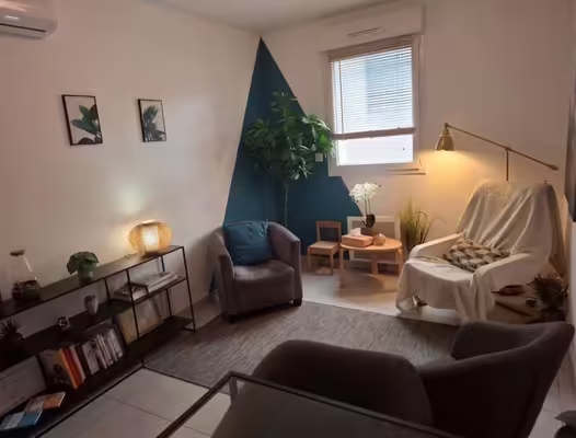St-jean-de-védas / montpellier – bureau paramédical meublé + parking + tram – 3,5 j/semaine – 380 €