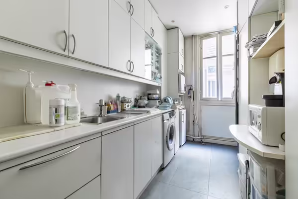 Cabinet médical /Dentaire/paramédical de 78 m² – Paris 18ᵉ – Libre d’occupation