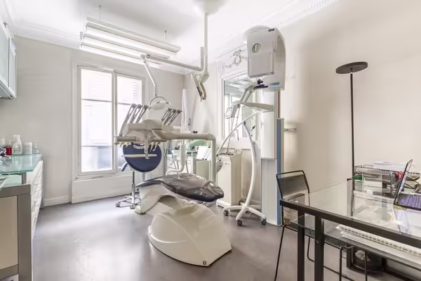 Cabinet médical /Dentaire/paramédical de 78 m² – Paris 18ᵉ – Libre d’occupation