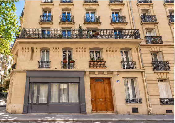Paris 18ᵉ – 2 salles de consultation à louer à temps plein | Cabinet rénové