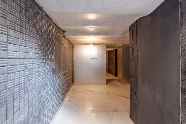 Local professionnel modulable – paris 20ème – 115 m² – 2 entrées sur rue