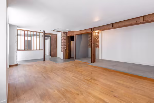 Local professionnel modulable – paris 20ème – 115 m² – 2 entrées sur rue
