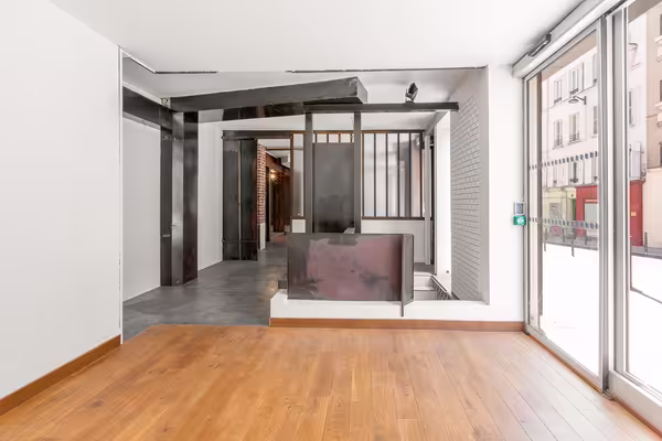 Local professionnel modulable – paris 20ème – 115 m² – 2 entrées sur rue