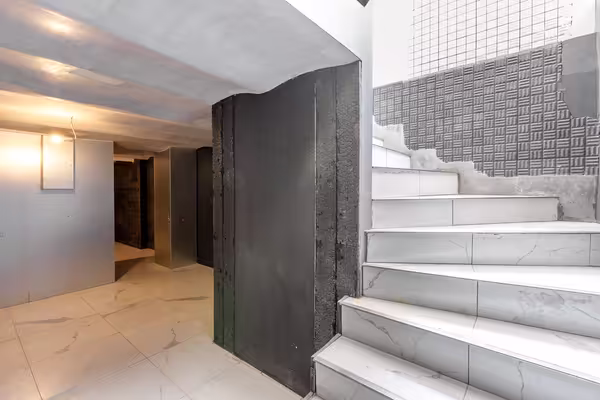 Local professionnel modulable – paris 20ème – 115 m² – 2 entrées sur rue